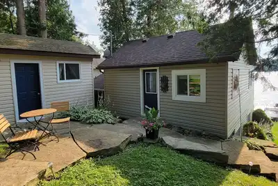 Image de Lake Front Cottage On Beautiful Belmont Lake