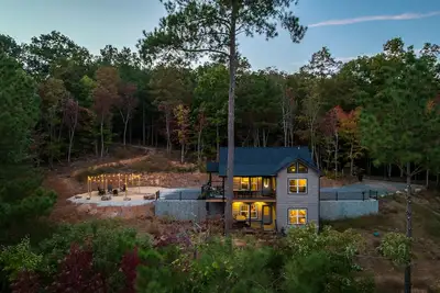 Image de The Llaguna Lodge - A Cozy New Cabin in Blue Ridge, Ga