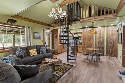 Image de Jim Thorpe Rustic Cabin With Hot Tub, Ev Charger, Bbq Grill & Outdoor Games!