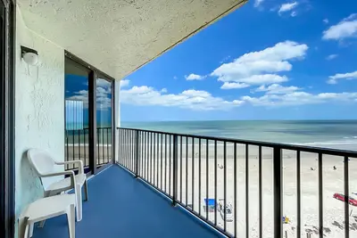 Image de Ocean View with a beachfront pool at Ocean Trillium Condo ~ #704