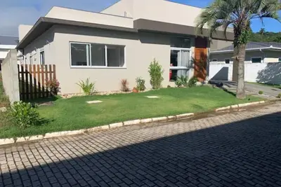 Image de Spacious house in gated community 5 minutes from the beach