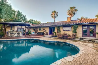 Image de Mini Resort In Sa, 3 Master Suites w Heated Pool, big screen & outdoor kitchen