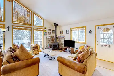 Image de Secluded mountain home with deck, woodstove, game room, & washer/dryer