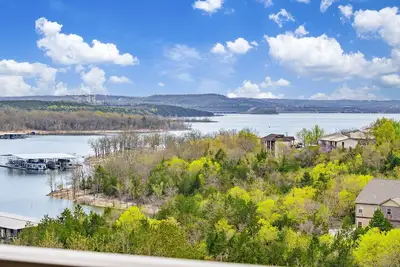 Newly Updated Condo! Beautiful Lake View-Great Location!