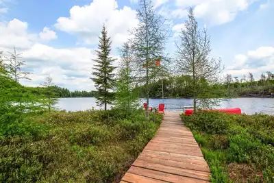Image de Muskoka Waterfront Cottage- Spring & Summer dates available