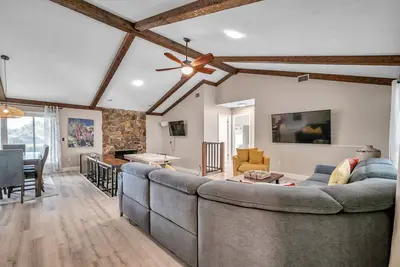 Image de Beautiful home with private pool and lake just minutes from major Fl attractions