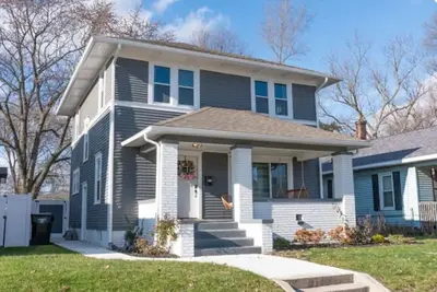 Image de Irish Cove Getaway! Walk to Notre Dame! Host a Tailgate with 2 homes! !