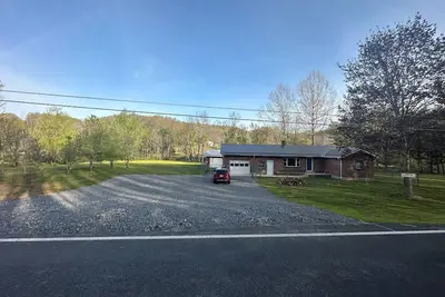 Image de Pappy's Trail House  is conveniently located close to the Hmt Trails- Rock Wv.