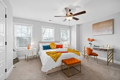 Image de Welcome to the Orange Beauty Oasis| 3bdrm w/patio Spacious| Shops & Restaurants