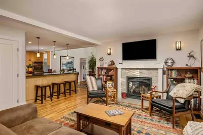 Image de Spectacular Villa on 25 Acre Orchard, Pergola w\/ Fireplace, Private Hot Tub, Pet Friendly, Bbq