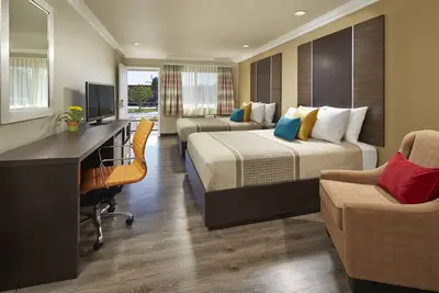 3 Affordable Units – Pool, Parking & Minutes to Disneyland!