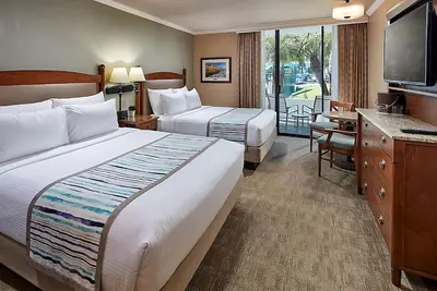 Image de A Very Good Place To Be! 2 Classy Units Close to Silver Strand State Beach, Pool
