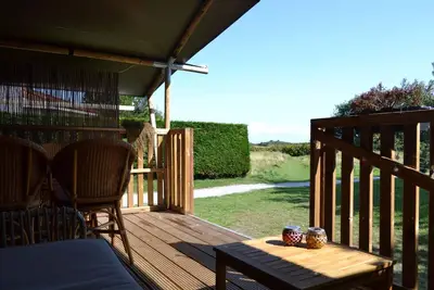 Image de Tente safari de luxe avec salle de bain privée sur Ameland