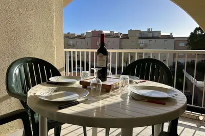 Image de Appartement avec Piscine, Parking Privé, Lave-Vaisselle – À 150m de la Plage