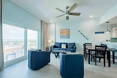 Image de Mb1705 · Penthouse Water View, Steps to Sandy Beach