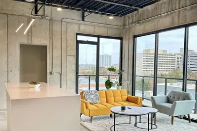 Image de Left Frame Lofts 210, Where history meets Luxury
