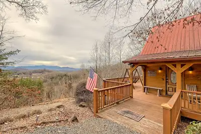 Image de Hidden Escape Chalet - by Chatuge Home Concierge<br>Lake and mountain views, fire pit, hot tub
