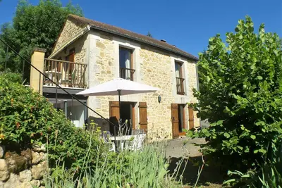 Image de Maison romantique avec jardin et piscine dans village tous commerces