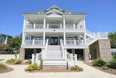 Image de 7 Br Beach House, with Private Pool, Elevator, Ocean Views! Moore Fun!