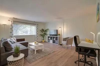 Image de Just remodeled apartment close to airport and mall