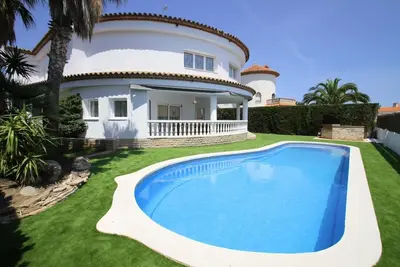 Image de Maison de vacances Miami-Platja pour 1 - 12 personnes avec 5 chambres à coucher - Maison de vacances
