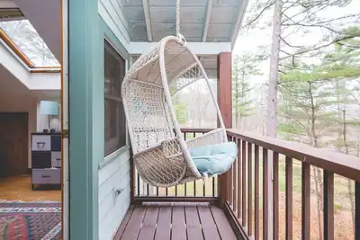 Image de The Birdhouse • Woodland Retreat • Gloucester+Essex • Firepit • Outdoor shower