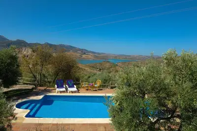 Image de La Zarza - Deux Chambres Villa, Couchages 4