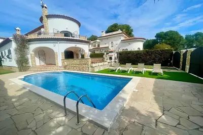 Image de Maison de vacances Miami-Platja pour 1 - 8 personnes avec 4 chambres à coucher - Maison de vacances