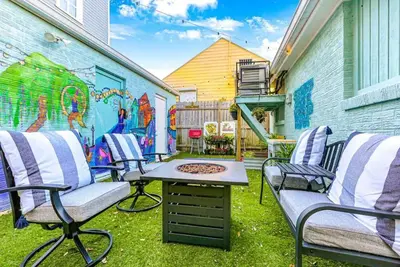 Image de Mardi Gras Patio + Parking! 8mins to Canal St. + Premier Dog Park Nearby