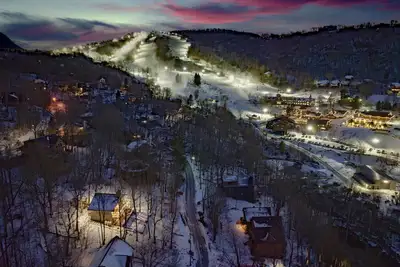 Image de Beech Mtn: Walk to Slopes, Sleeps 9, Pet Friendly, Mountain Views, Cozy Retreat