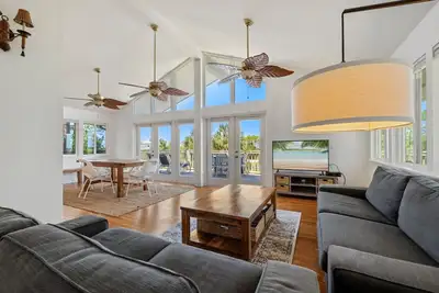 Image de Kayak Cove: Bayfront with dock - A paddle in / paddle out resort