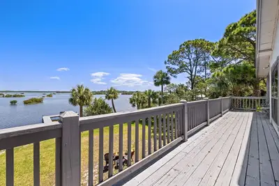 Image de Solimar- upstairs unit with views over the Gulf