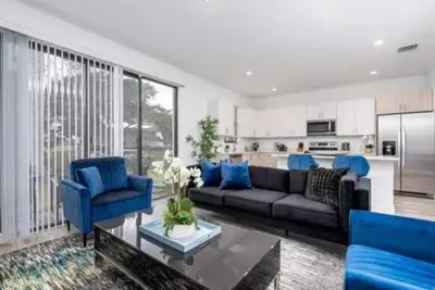 Image de 4br Gem with Golf Panorama in Resort-Style Setting