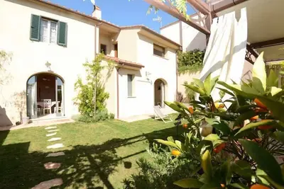 Image de Maison de vacances Lari pour 1 - 8 personnes avec 3 chambres Ă coucher - Maison de vacances