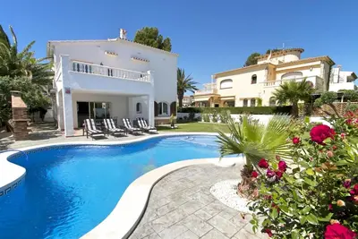 Image de Maison de vacances Miami-Platja pour 1 - 10 personnes avec 5 chambres à coucher - Maison de vacances