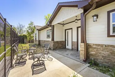 Image de Sleeps 16 Near Med Center