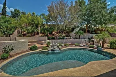 Image de largehome  located in one of the most desirable neighborhoods in Arizona