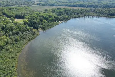Image de Cozy Beautiful log cabin situated on acreage next to East Stylus Lake