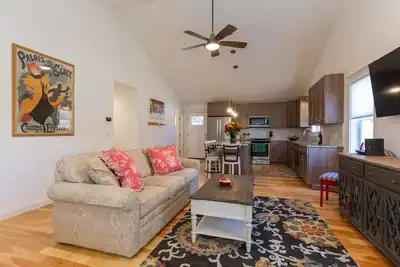 Image de Escape to your cozy retreat near Pontoosuc Lake and Jiminy Peak