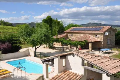 Image de Mas pour 9 personnes sans vis a vis avec piscine sécurisée et privative.