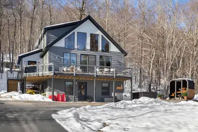 Image de Safety Certified luxury private, dog-friendly new home, 3 miles to Sunday River.
