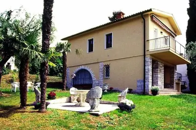 Image de Apartment with panoramic lake view, west-facing balcony, communal pool, 500m to the lake