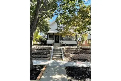 Image de Cozy 4-bedroom home walking distance to Blackstone