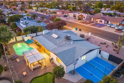Image de Pool & Spa! PuttPutt, Pickleball, Basketball, Ping Pong & Game Room!