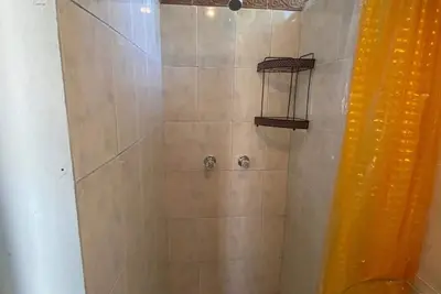 Image de Cozy 2 Bedroom with free private parking on premises