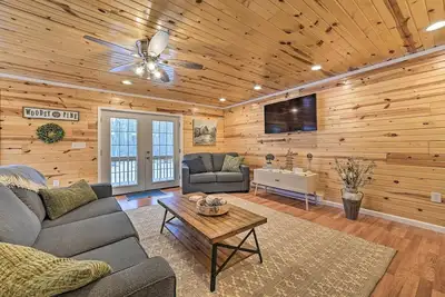 Image de Cozy Elmira Cabin ~ 23 Mi to Boyne Mountain Resort
