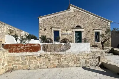 Image de Impressive natural stone house from 1904, unique artistic equipment