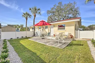 Pet-Friendly Dunedin Townhome w/ Private Yard
