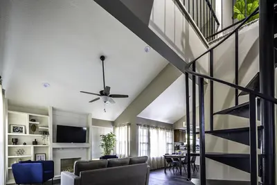 Image de Newly Remodeled Modern home minutes from Speedway