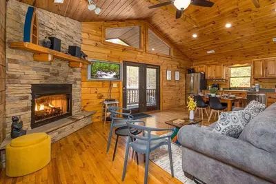 Image de Private Escape In The Smoky Mountains - Hot Tub, Game Room & Pet-Friendly!